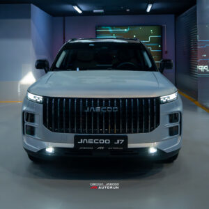 01 Pre-owned 2025 JAECOO J7 Luxury in Moonlight Silver with black roof and 20,000 km mileage.
