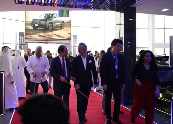 about us pic left 2.2 Guests walking through OMODA & JAECOO Dubai showroom.