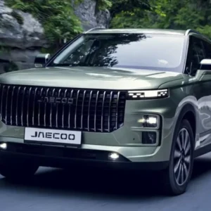 Jaecoo J7 on the road