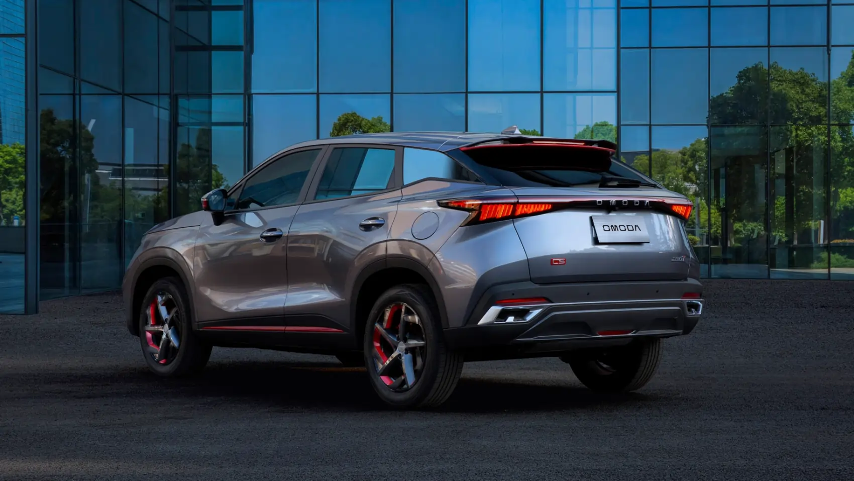 product-sec gallery-omoda-c5-pic3-1700 by 957 pixels