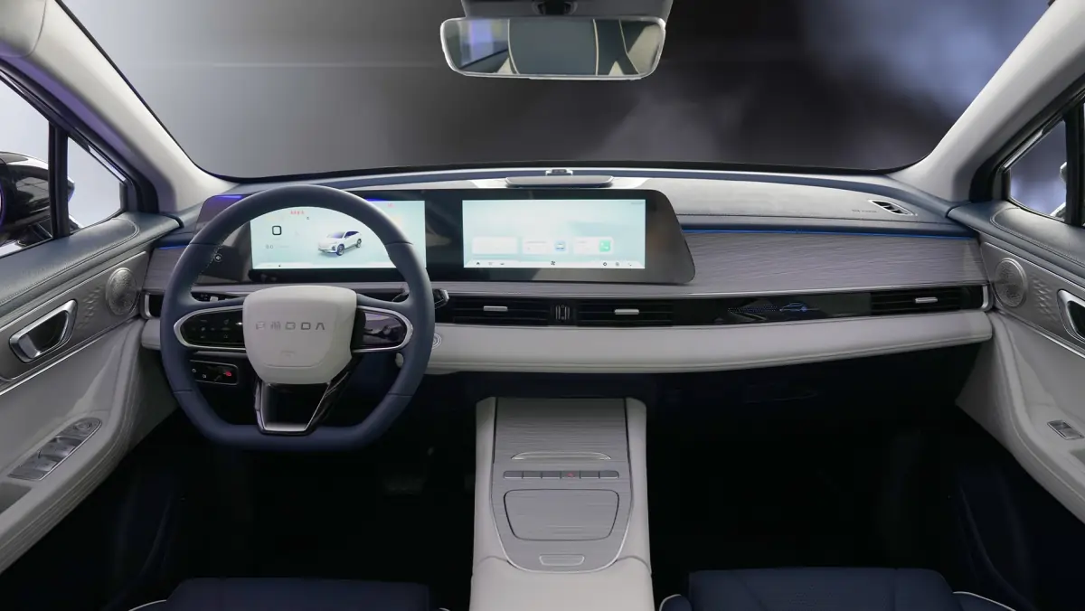 section6- product-omoda-c5-pic1-1200 by 676 pixels