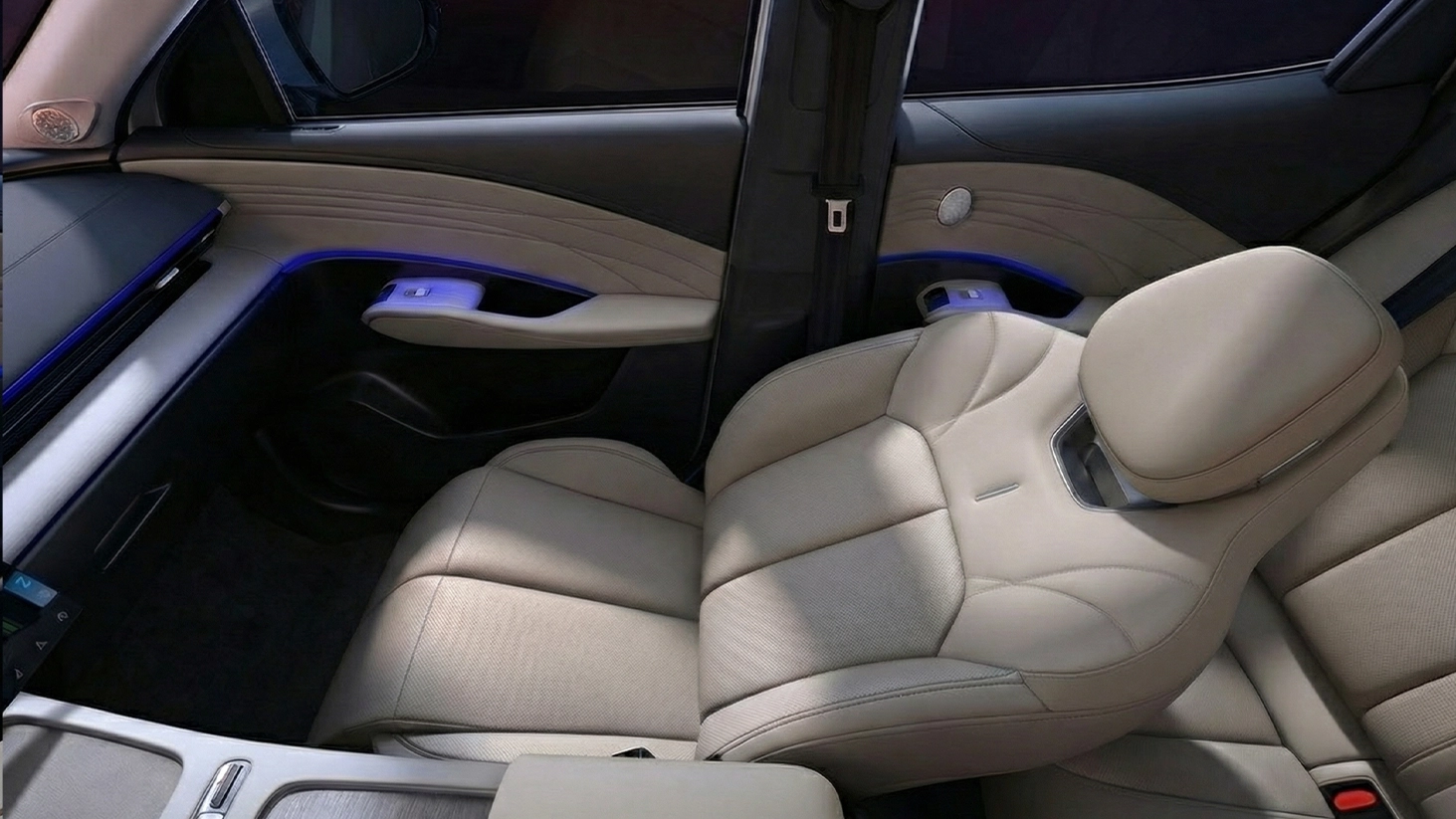OMODA-C7-SHS-interior-02