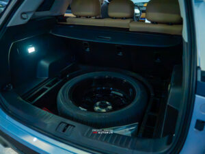 Pre-owned 2025 JAECOO J7 Luxury in Moonlight Silver with black roof and 20,000 km mileage.